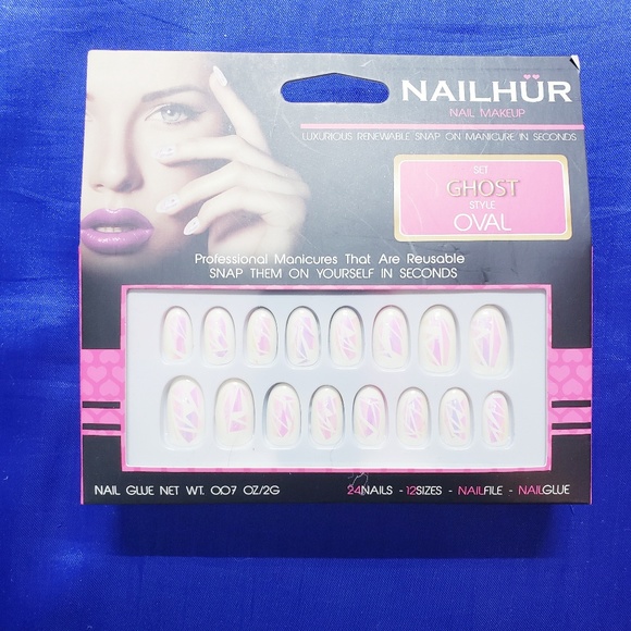 Eyeliner Nails Eyelashes Make-Up Bundle - Picture 6 of 6